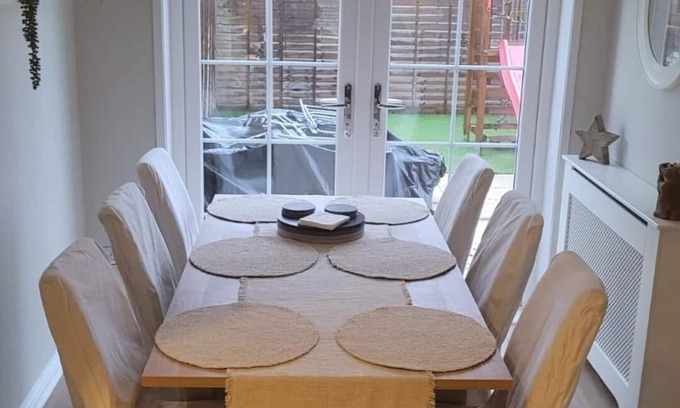 Pollokshaws Casa | Stylish, Modern 3 Bedroom House, Free Parking