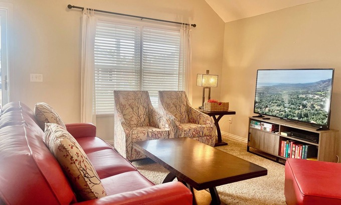 Ozark Casa | Stylish, Modern 3-bedroom home in Ozark. Near Finley Farms, park, library