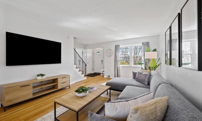 Wexford Casa | Stylish & Modern 4 Bedroom House in Wexford/Pittsburgh with Game Room
