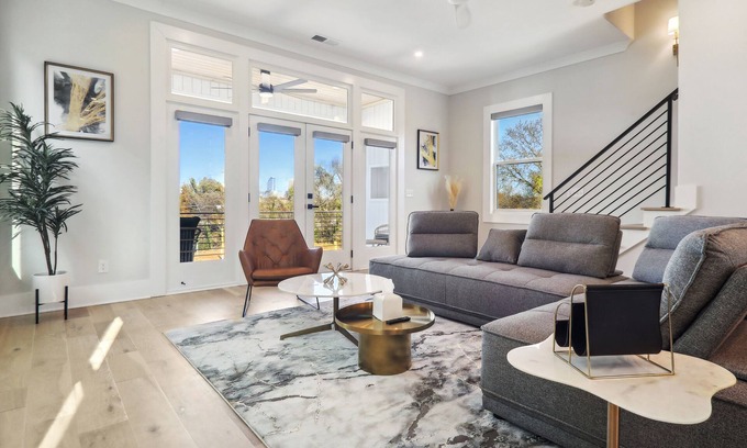 Pittsburgh Casa | Stylish Modern 4 Beds, 3.5 Baths, City-Centered