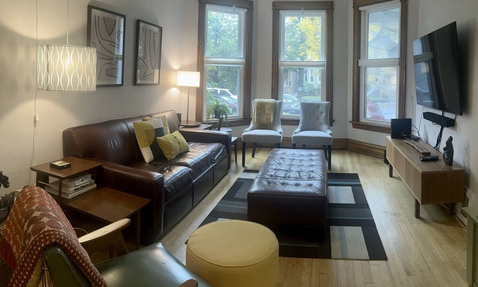 North Center Apartamento | Stylish & Modern Apartment in Walk to Everything Neighborhood