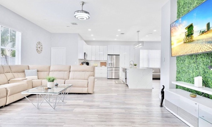 Miami Lakes Casa | Stylish & Modern Hialeah Pool Retreat Near Miami!