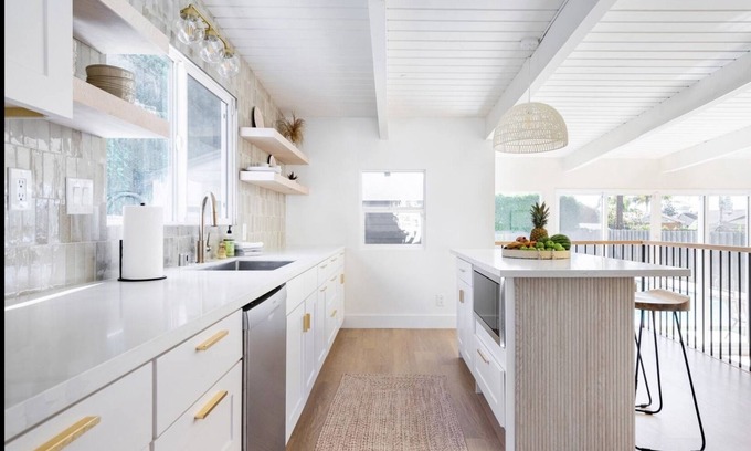 Westchester Casa | Stylish & Modern LA Family Retreat with Heated Pool Near LAX ✿ Dog Friendly!