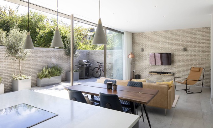 Wandsworth Casa | Stylish Modern London House. Extremely Private and Safe.