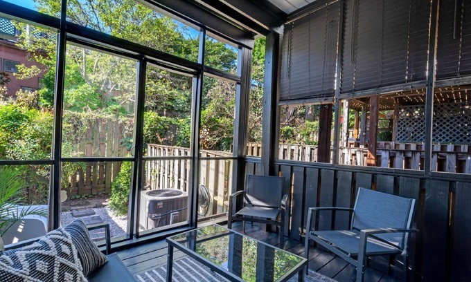 Federal Hill Casa | Stylish Modern Row Home In Federal Hill Minutes to Inner Harbor!