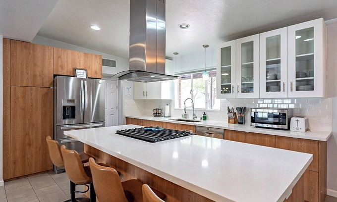 Blenman-Elm Casa | Stylish Modern Vintage 3Br/2BA w/ Pool Sleeps 8 🏡