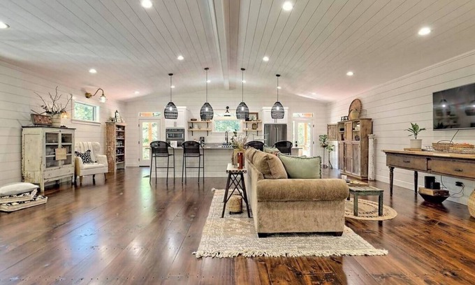 Hayesville Cabaña | Stylish Mountain Escape -by Chatuge Home Concierge private, firepit