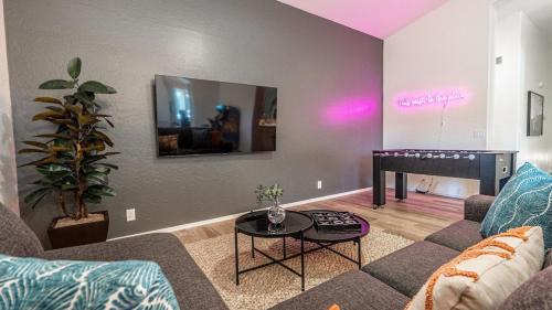 Continental Foothills Casa | Stylish N Scottdsdale 4 bdrm With Sparkling Pool and Games Galore