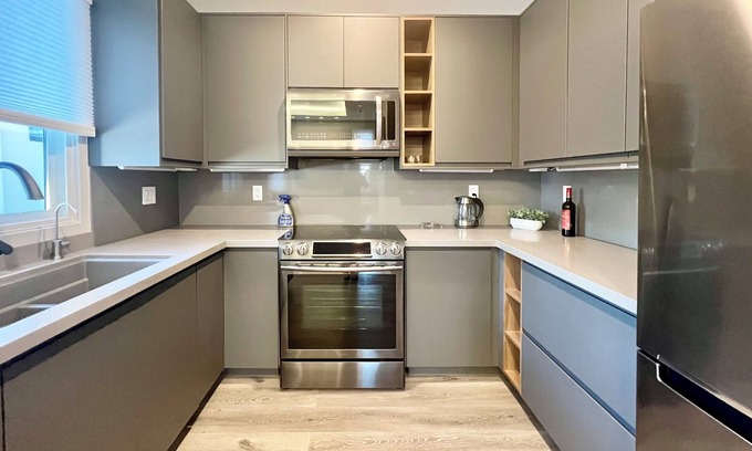 San Tomas Casa | Stylish new 2B2B detached house with a private backyard in a quiet neighborhood