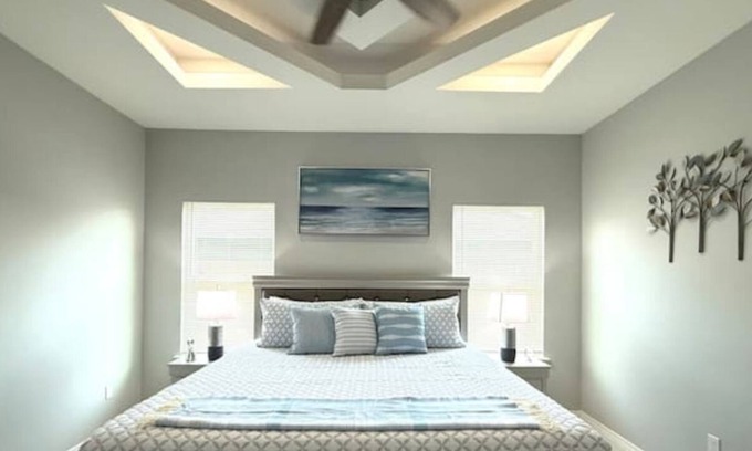 Donna Casa | Stylish New Alamo Home Dining & Shops Nearby