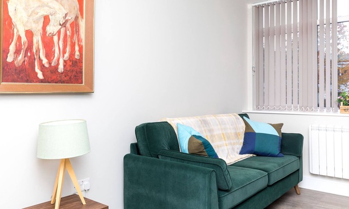 Horsham Apartamento | Stylish New Apartment Close To Town Centre And Train Station By 247 Lets