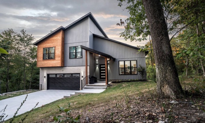 Bella Vista Casa | Stylish New Home Near Lake Modern Comfort & Nature Access
