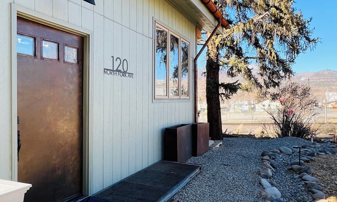 Paonia Casa | Stylish New Paonia Tiny Home: Walk Downtown, Views, AC, WiFi + EV