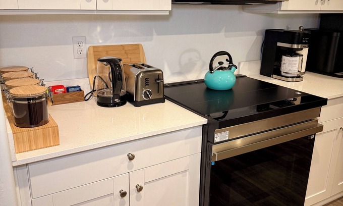 Pumpkin Center Casa | Stylish, Newly built, 2BR/2BA home in a quiet, enjoyable area of Bakersfield.