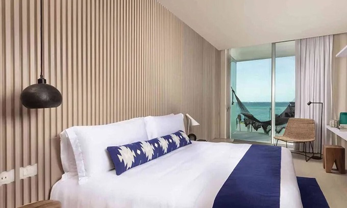 Centro de Cancún Hotel | Stylish Ocean Front Suite w/ Balcony | 2 Family Ready Rooms | Outdoor Pool