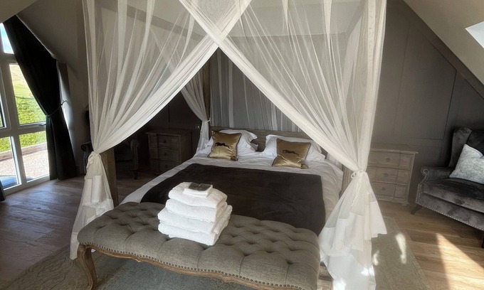 Murthly Cabaña | Stylish one bed country steading