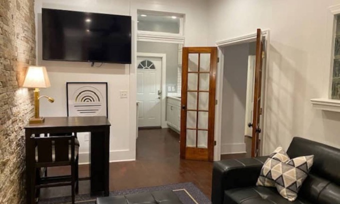 Downtown Jackson Apartamento | Stylish one bedroom apartment in downtown Jackson