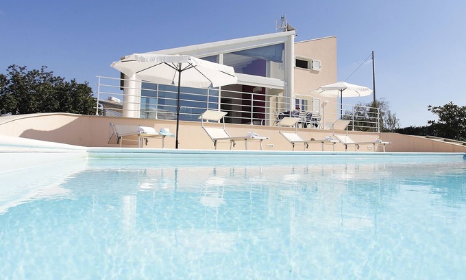 Ragusa Villa | Villa panorámica con estilo Atena: piscina privada, vistas, jardín, wi-fi gratuito, barbacoa