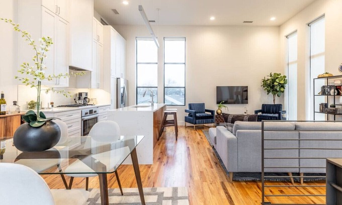 Knox - Henderson Casa | Stylish & Perfectly Located Deluxe 2-Bed Townhome