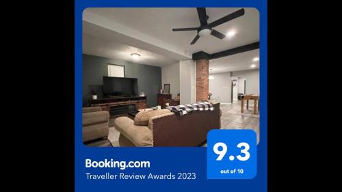 Cleveland Casa | *Stylish Pet Friendly 3 Bedroom House*