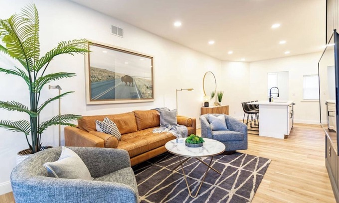 Mount Washington Casa | Stylish Pittsburgh Gem; Free Parking, Pets OK