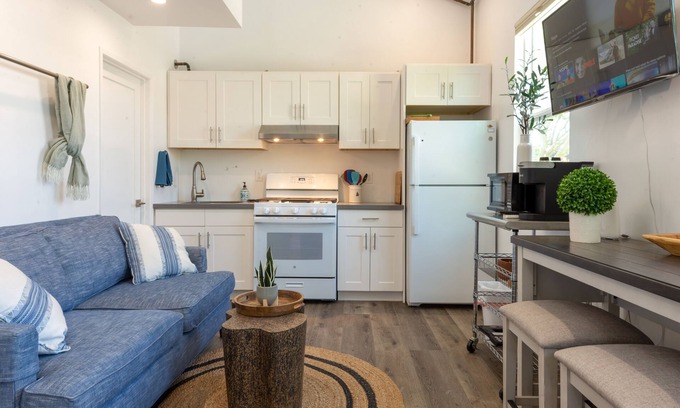 Mar Vista Apartamento | Stylish Private Gorgeous 2 Story Guesthouse + Parking