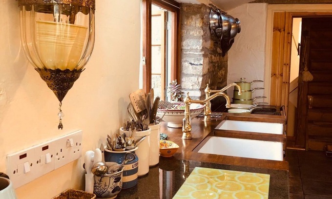 Reeth Cabaña | Stylish, quirky, & modern meets vintage upcycling to give a smart but cosy holiday cottage