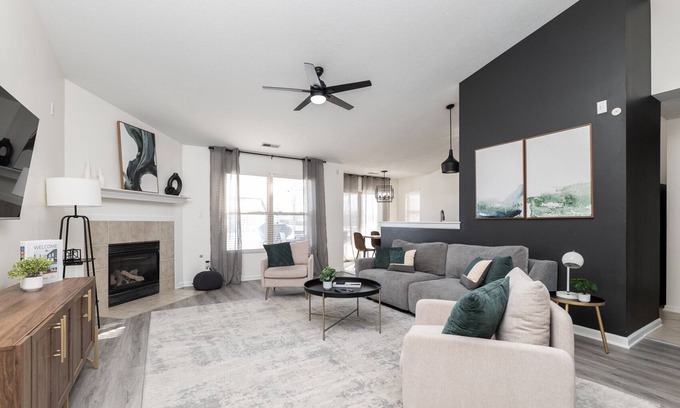 Noblesville Casa | Stylish Ranch near Grand Park in Westfield - Lots the Extras! Sleeps 10! 🤩