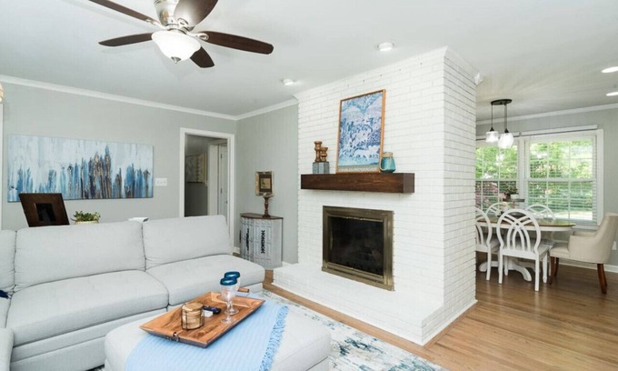 Cary Casa | Stylish Ranch- walkable to downtown Cary
