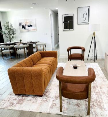 MLK Casa | Stylish Retreat - Close to Downtown - Open Layout