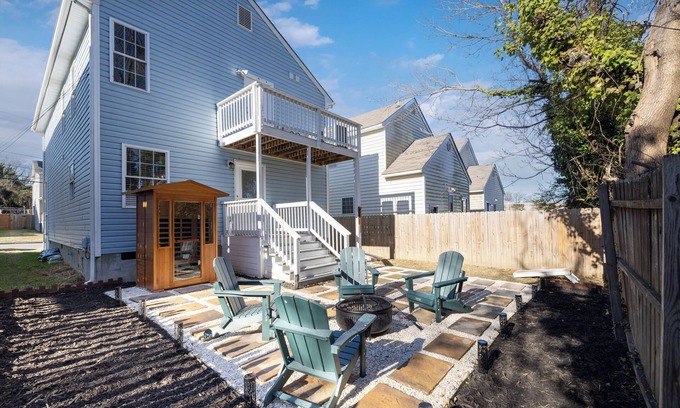 North Chesterfield Casa | Stylish retreat in charming Richmond with Private Sauna and other modern touches