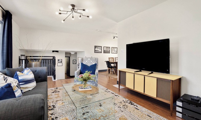 Belleville Casa | Stylish Retreat near PEC + Beaches + Parks +Fishing + Boating + Cycling