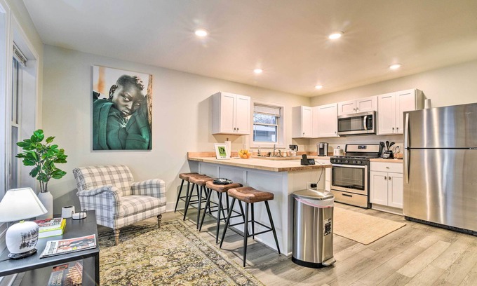 Lansing Casa | Stylish Retreat w/ Yard < 5 Mi to MSU Campus