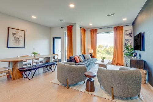 North Capitol Casa | Stylish Riverfront Condo Eve 305 - Free Parking