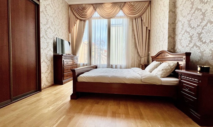 Andel Apartamento | Stylish riverside apartment.