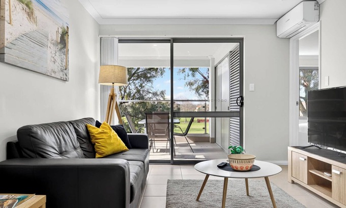 Rockingham Apartamento | Stylish Rockingham Getaway 2BR Coastal Apartment