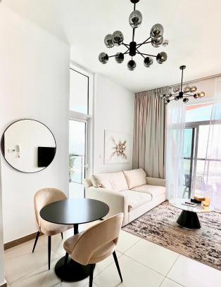 Jadaf Apartamento | Stylish & Roomy 1BR in the Heart of the City