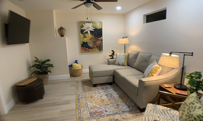 Altamont Manor Apartamento | Stylish Sabal Palm Apt-Special Spring/Summer Rate! 1BR,1BA. Walk to Downtown!