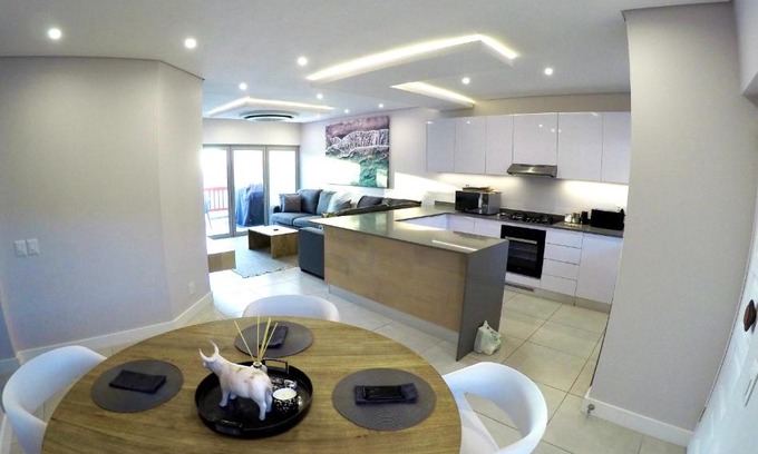 Shaka's Rock Apartamento | Stylish Sea View Apartment in Santorini Estate.