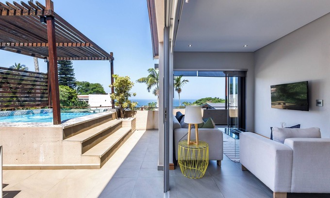 Shaka's Rock Apartamento | Stylish Seaside Escape | Private Pool & Braai