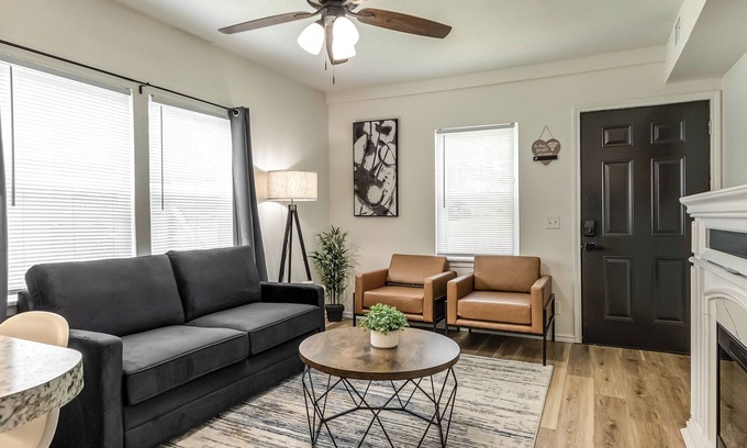 Bartlesville Apartamento | Stylish & Serene: Modern Retreat