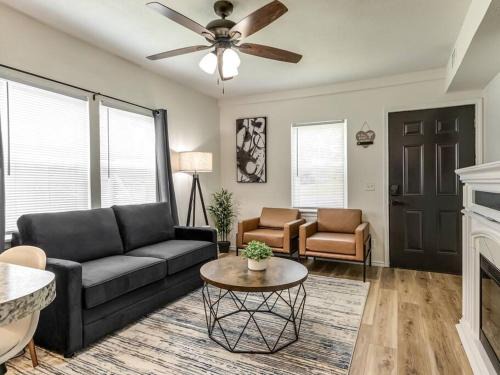 Bartlesville Apartamento | Stylish & Serene Modern Retreat