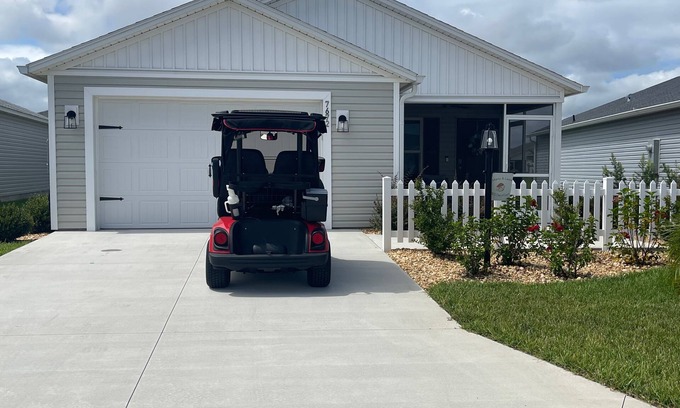 Sumter County Casa | Stylish Shadybrook retreat with golf cart, bikes & Tesla charger!