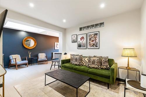 Addison Apartamento | Stylish Shepherd's Bush Flat w/Patio