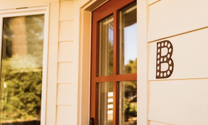 Santa Rosa Casa | Stylish Sonoma Wine Country Retreat at Cake Flower Farm