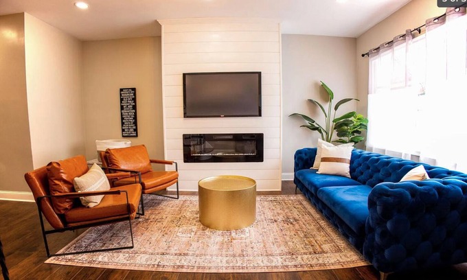 South Philadelphia Casa | Stylish South Philly 4 Bdrm Townhouse with Free Street Parking