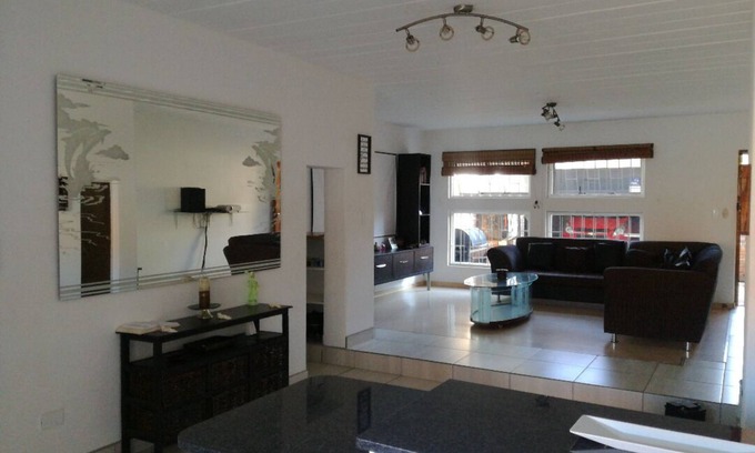 Greater Johannesburg Metropolitan Area Casa | Elegante dúplex espacioso