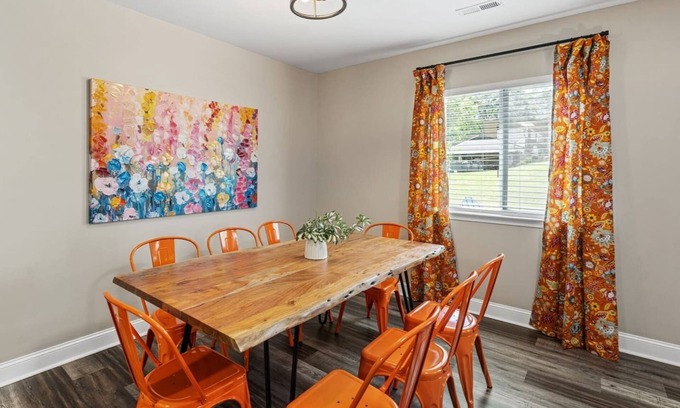 Taylors Casa | Stylish & Spacious New-Build, King Beds, Private Patio + Modern Comforts
