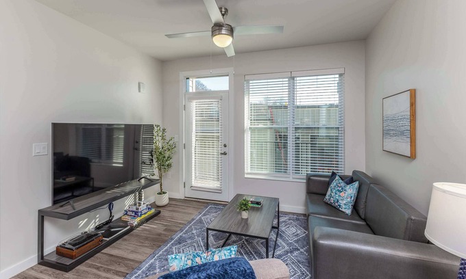 CUF Apartamento | Stylish & Spacious Stay Near The Banks!