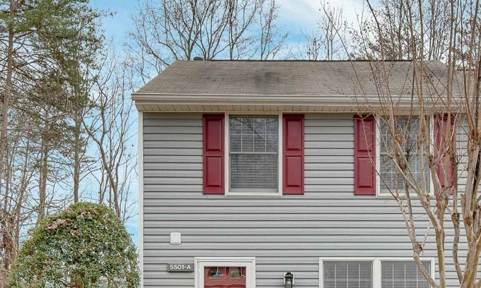 Greensboro Condominio | Stylish, spacious Uptown Condo! Perfect for large families and groups! Private patio! Minutes from downtown and airport!
